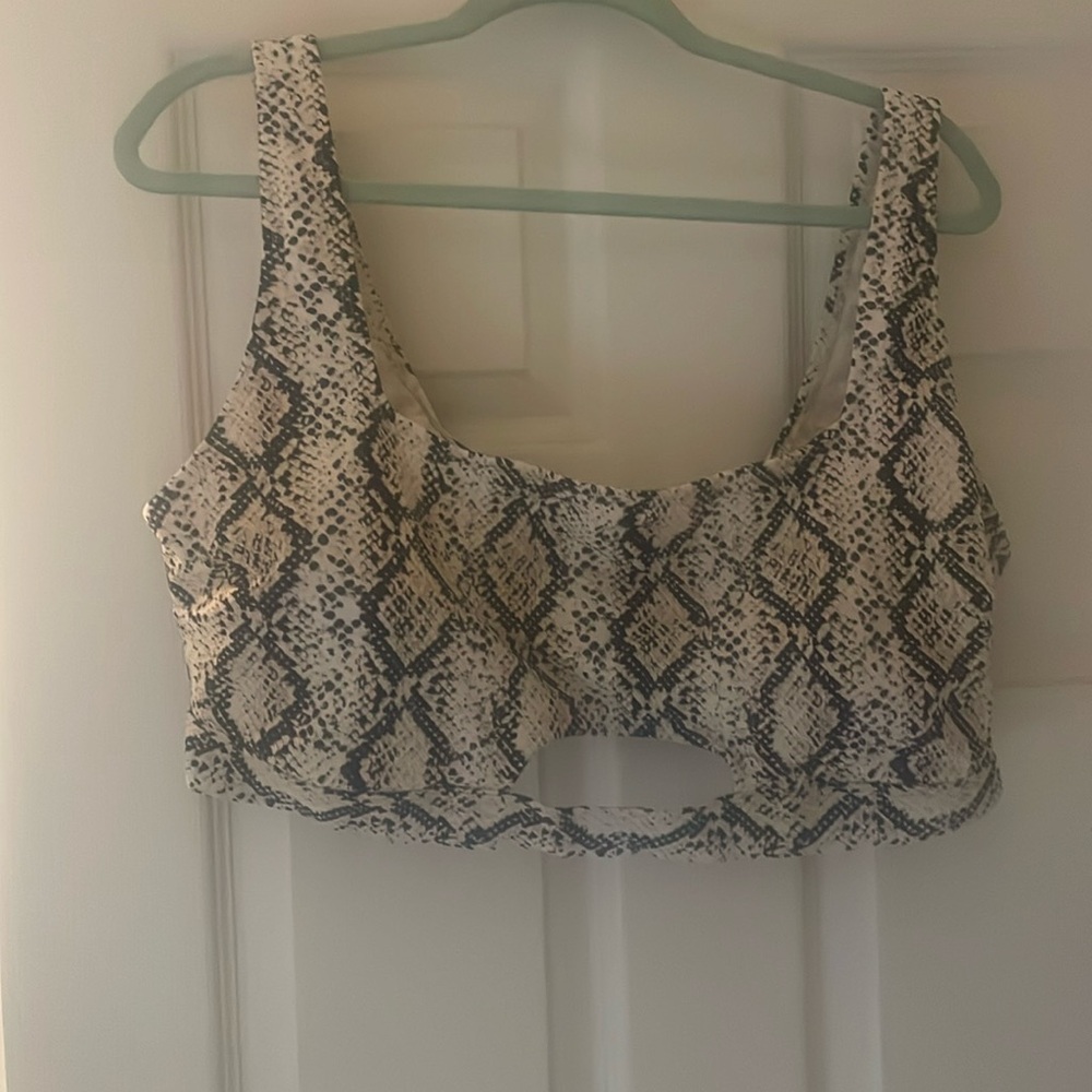 Time and Tru Bathing Suit Top. Only tried on and it was too big. Cute top.